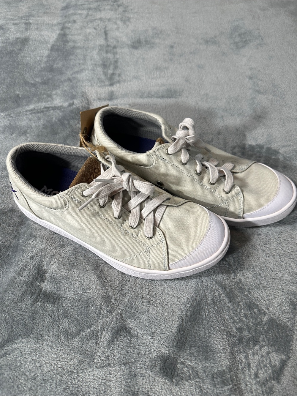 NWT MOZO Women's Casual Low-Top Canvas Sneakers in IVORY SZ 9.5